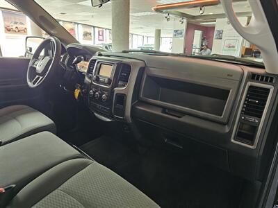 2018 RAM 1500 Express   - Photo 23 - Hamilton, OH 45015