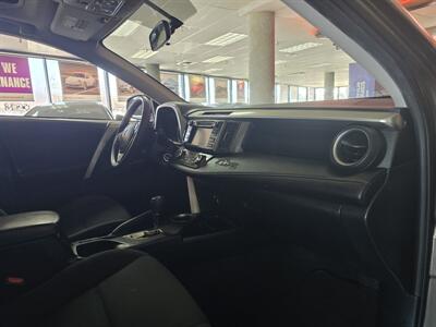 2013 Toyota RAV4 XLE 4DR SUV AWD   - Photo 12 - Hamilton, OH 45015