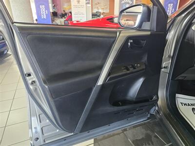 2013 Toyota RAV4 XLE 4DR SUV AWD   - Photo 6 - Hamilton, OH 45015