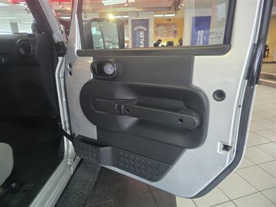 2007 Jeep Wrangler Sahara 4DR SUV 4X4   - Photo 12 - Hamilton, OH 45015