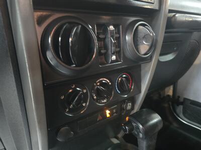 2007 Jeep Wrangler Sahara 4DR SUV 4X4   - Photo 21 - Hamilton, OH 45015