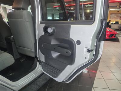 2007 Jeep Wrangler Sahara 4DR SUV 4X4   - Photo 15 - Hamilton, OH 45015
