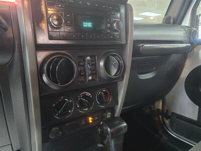 2007 Jeep Wrangler Sahara 4DR SUV 4X4   - Photo 19 - Hamilton, OH 45015