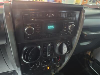 2007 Jeep Wrangler Sahara 4DR SUV 4X4   - Photo 20 - Hamilton, OH 45015