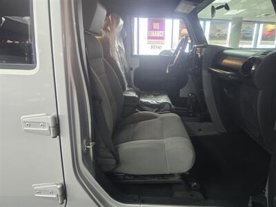 2007 Jeep Wrangler Sahara 4DR SUV 4X4   - Photo 14 - Hamilton, OH 45015