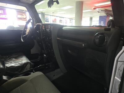 2007 Jeep Wrangler Sahara 4DR SUV 4X4   - Photo 13 - Hamilton, OH 45015