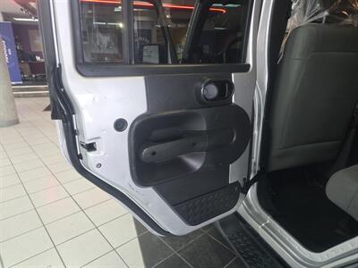 2007 Jeep Wrangler Sahara 4DR SUV 4X4   - Photo 10 - Hamilton, OH 45015