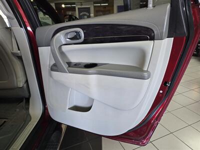 2015 Buick Enclave Leather 4DR SUV AWD/V6 3RD ROW   - Photo 17 - Hamilton, OH 45015