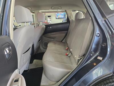 2015 Nissan Rogue S   - Photo 11 - Hamilton, OH 45015