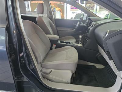 2015 Nissan Rogue S   - Photo 14 - Hamilton, OH 45015