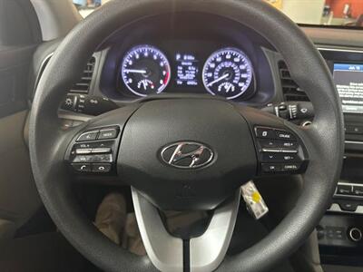 2020 Hyundai Elantra SEL 4DR SEDAN   - Photo 22 - Hamilton, OH 45015