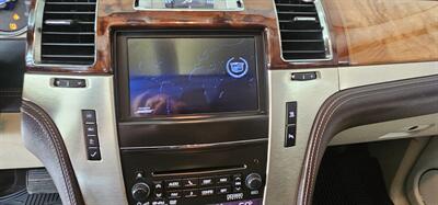 2011 Cadillac Escalade Platinum Edition 4DR SUV AWD   - Photo 16 - Hamilton, OH 45015