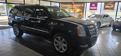 2011 Cadillac Escalade Platinum Edition 4DR SUV AWD   - Photo 4 - Hamilton, OH 45015