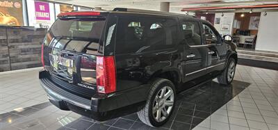 2011 Cadillac Escalade Platinum Edition 4DR SUV AWD   - Photo 6 - Hamilton, OH 45015