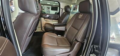 2011 Cadillac Escalade Platinum Edition 4DR SUV AWD   - Photo 25 - Hamilton, OH 45015