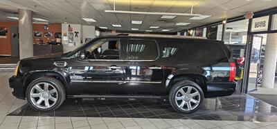 2011 Cadillac Escalade Platinum Edition 4DR SUV AWD   - Photo 2 - Hamilton, OH 45015