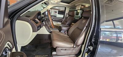 2011 Cadillac Escalade Platinum Edition 4DR SUV AWD   - Photo 9 - Hamilton, OH 45015