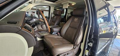 2011 Cadillac Escalade Platinum Edition 4DR SUV AWD   - Photo 10 - Hamilton, OH 45015