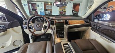 2011 Cadillac Escalade Platinum Edition 4DR SUV AWD   - Photo 12 - Hamilton, OH 45015