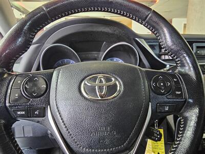 2018 Toyota Corolla Base 4DR HATCHBACK CVT   - Photo 18 - Hamilton, OH 45015