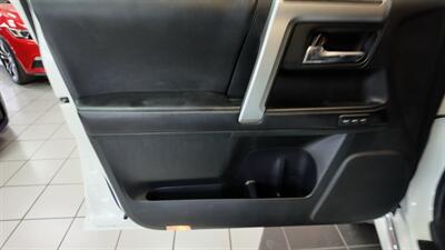 2016 Toyota 4Runner Limited 4DR SUV 4X4   - Photo 22 - Hamilton, OH 45015