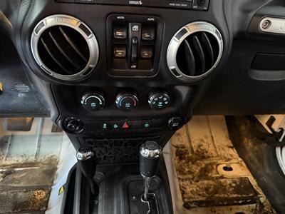 2018 Jeep Wrangler JK UNLIMITED SAHARA 4DR SUV 4X4   - Photo 17 - Hamilton, OH 45015