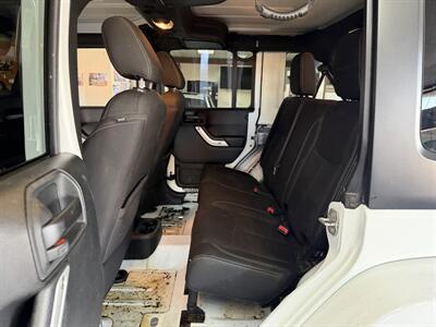 2018 Jeep Wrangler JK UNLIMITED SAHARA 4DR SUV 4X4   - Photo 19 - Hamilton, OH 45015