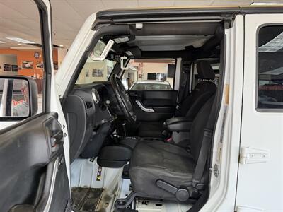 2018 Jeep Wrangler JK UNLIMITED SAHARA 4DR SUV 4X4   - Photo 9 - Hamilton, OH 45015