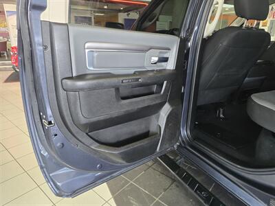 2021 RAM 1500 SLT CREW CAB   - Photo 11 - Hamilton, OH 45015