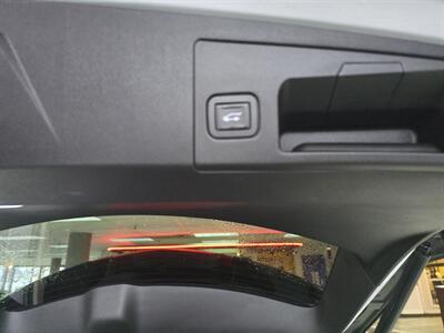 2017 Cadillac XT5 Luxury Collection 4DR SUV AWD   - Photo 32 - Hamilton, OH 45015