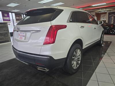 2017 Cadillac XT5 Luxury Collection 4DR SUV AWD   - Photo 4 - Hamilton, OH 45015
