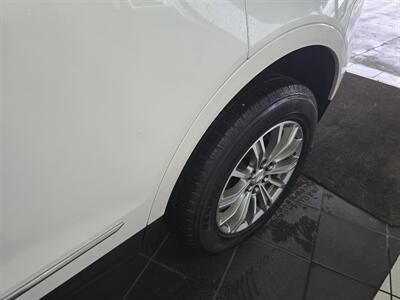 2017 Cadillac XT5 Luxury Collection 4DR SUV AWD   - Photo 36 - Hamilton, OH 45015