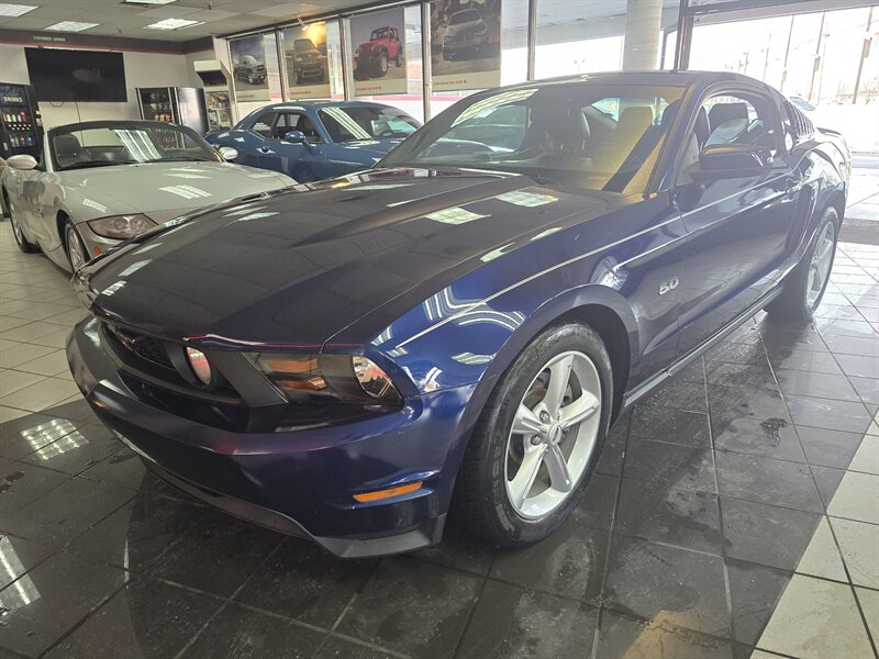 2012 Ford Mustang GT Premium   - Photo 1 - Hamilton, OH 45015