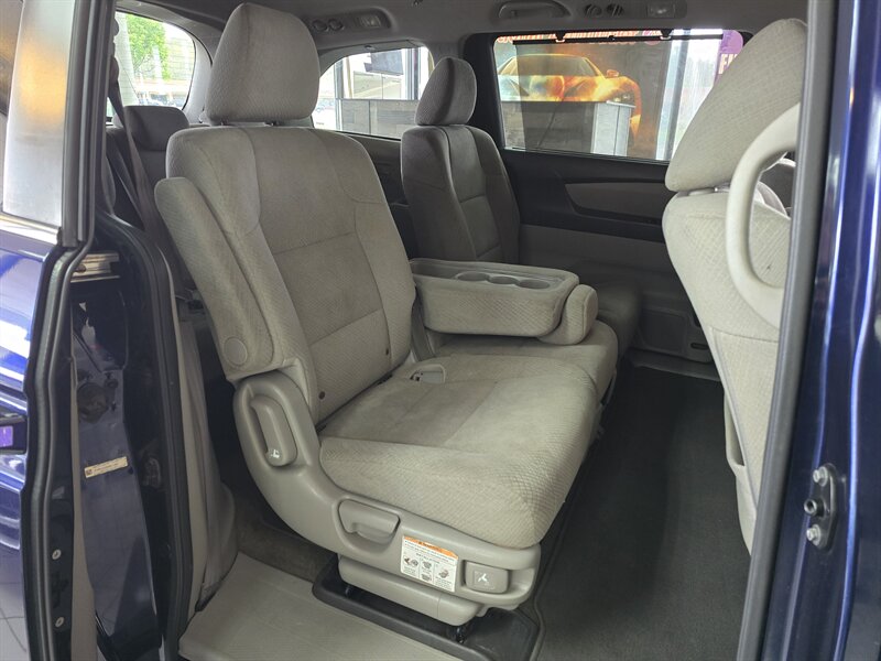 2016 Honda Odyssey SE 4DR MINI-VAN photo