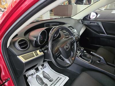 2013 Mazda Mazda3 i Touring  SKYACTIV 4DR HATCHBACK   - Photo 9 - Hamilton, OH 45015