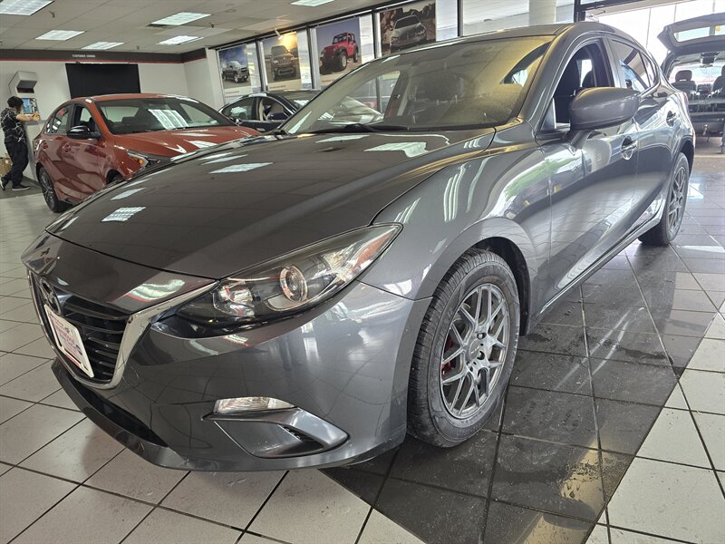 2015 Mazda Mazda3 i Sport 4DR Sedan   - Photo 1 - Hamilton, OH 45015