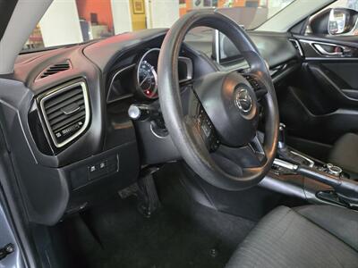 2015 Mazda Mazda3 i Sport 4DR Sedan   - Photo 13 - Hamilton, OH 45015