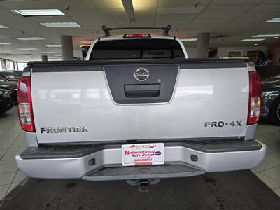 2011 Nissan Frontier PRO-4X 4DR CREWCAB 4X4   - Photo 6 - Hamilton, OH 45015