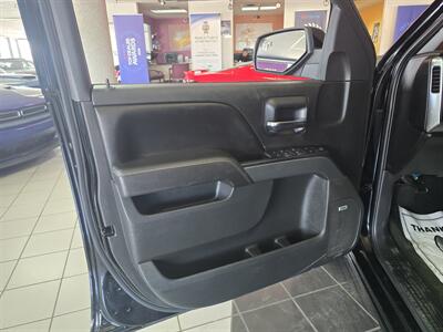 2017 Chevrolet Silverado 1500 LT-CREW CAB-4X4   - Photo 6 - Hamilton, OH 45015