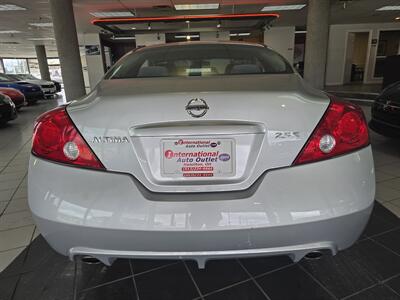 2011 Nissan Altima 2.5 S 2DR COUPE   - Photo 6 - Hamilton, OH 45015