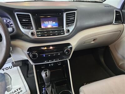 2017 Hyundai Tucson SE 4DR SUV   - Photo 23 - Hamilton, OH 45015