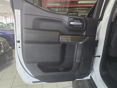 2021 Chevrolet Silverado 1500 RST 4DR CREW CAB 4X4/V8   - Photo 7 - Hamilton, OH 45015