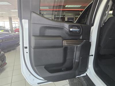 2021 Chevrolet Silverado 1500 RST 4DR CREW CAB 4X4/V8   - Photo 10 - Hamilton, OH 45015