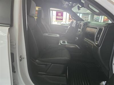 2021 Chevrolet Silverado 1500 RST 4DR CREW CAB 4X4/V8   - Photo 11 - Hamilton, OH 45015