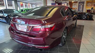 2017 Honda Accord LX 4DR SEDAN - Photo 5 - Hamilton, OH 45015