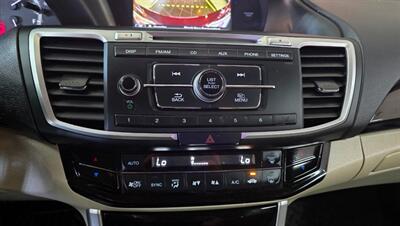 2017 Honda Accord LX 4DR SEDAN - Photo 14 - Hamilton, OH 45015