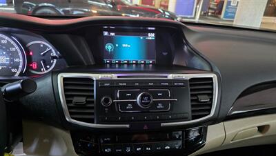 2017 Honda Accord LX 4DR SEDAN - Photo 12 - Hamilton, OH 45015