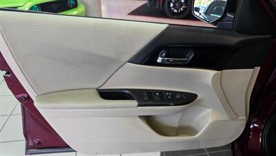 2017 Honda Accord LX 4DR SEDAN - Photo 16 - Hamilton, OH 45015