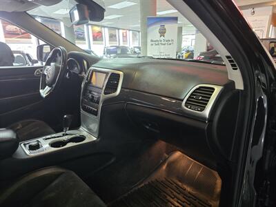 2012 Jeep Grand Cherokee SRT8 4DR SUV 4X4 - Photo 16 - Hamilton, OH 45015