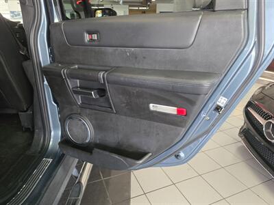 2005 Hummer H2 Base 4DR SUV 4WD   - Photo 16 - Hamilton, OH 45015